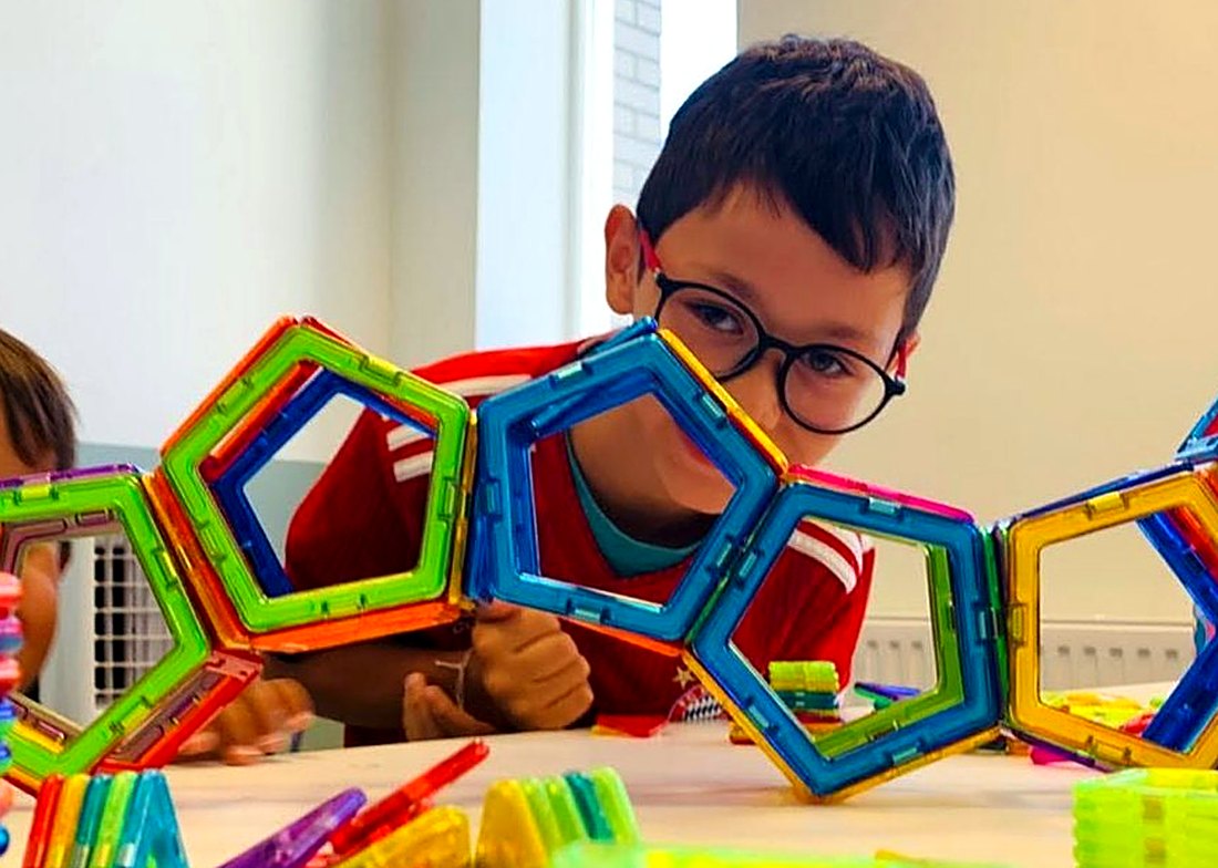 Magnetic tile engineer