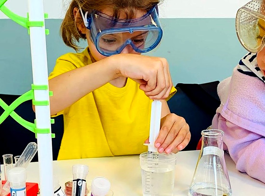 Goggles on: a real experiment