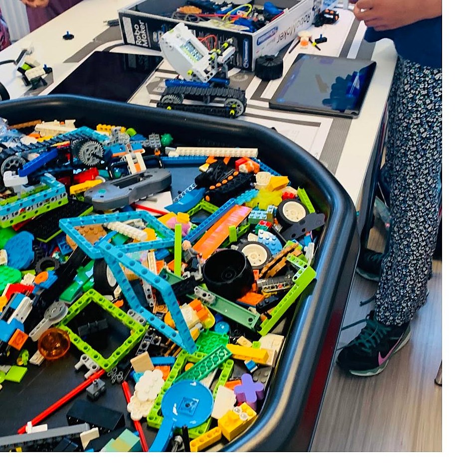 A whole tray of LEGO Education parts